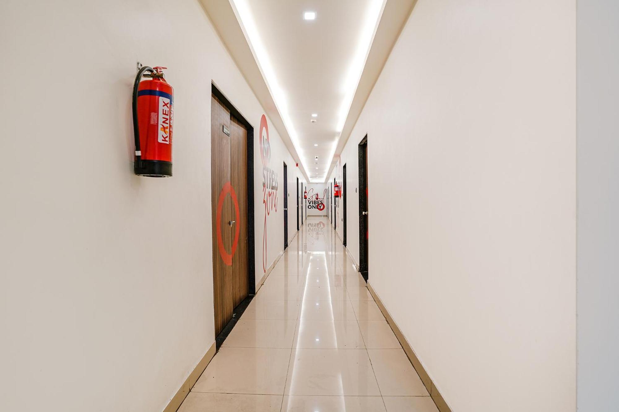 Fabhotel Lotus I Surat Exterior foto