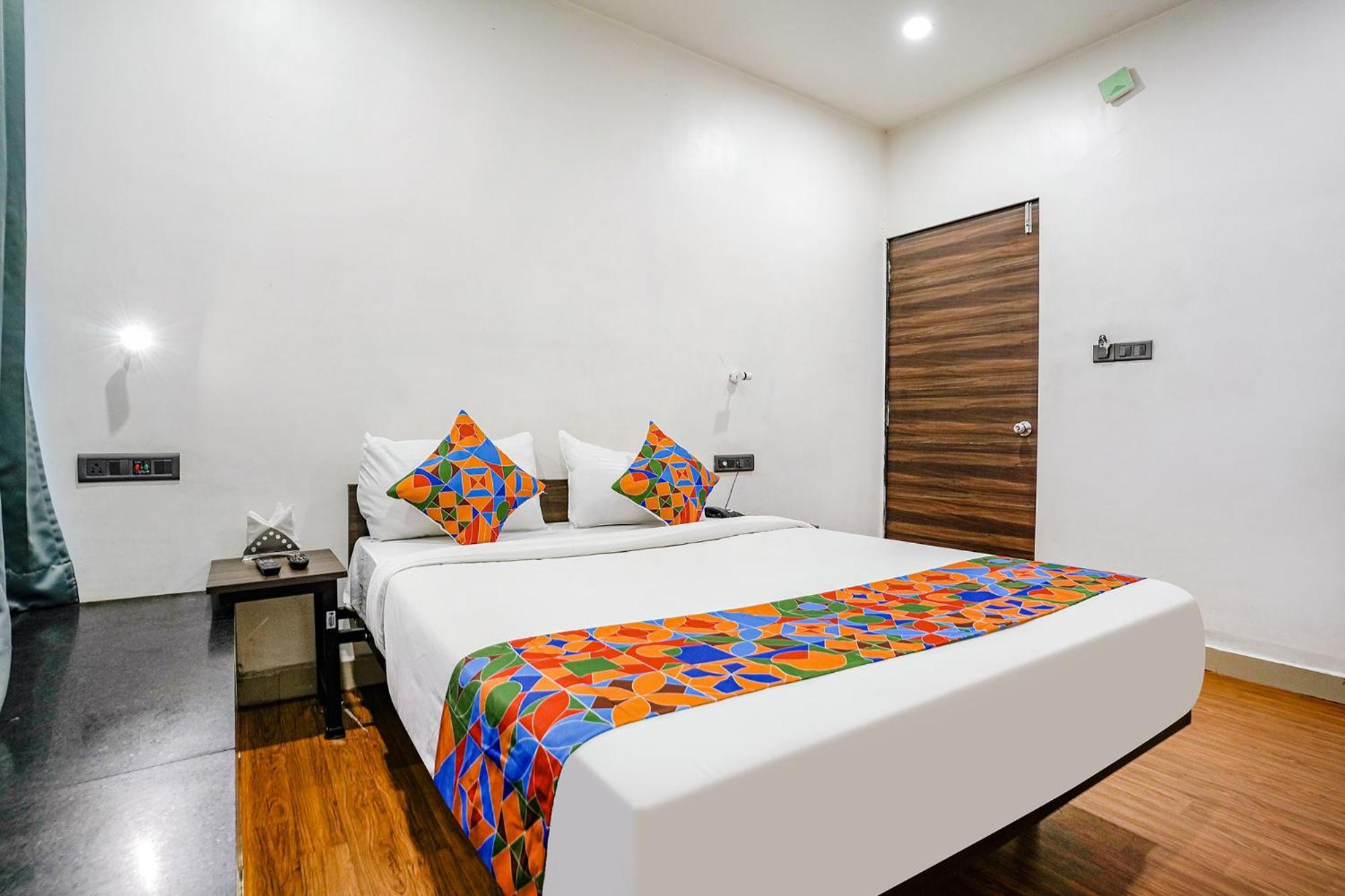Fabhotel Lotus I Surat Exterior foto